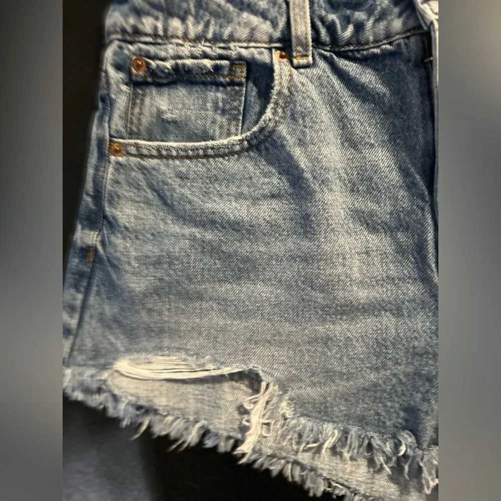Garage Festival Light Blue Distressed Denim Women’s Shorts Size 7/28